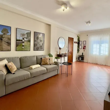 Apartment Biscoitos-upstudio